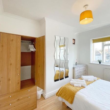 Appartamento 3 Bed Duplex Flat, Free Wifi & Netflix, Ideal For Contractors Gravesend Esterno foto
