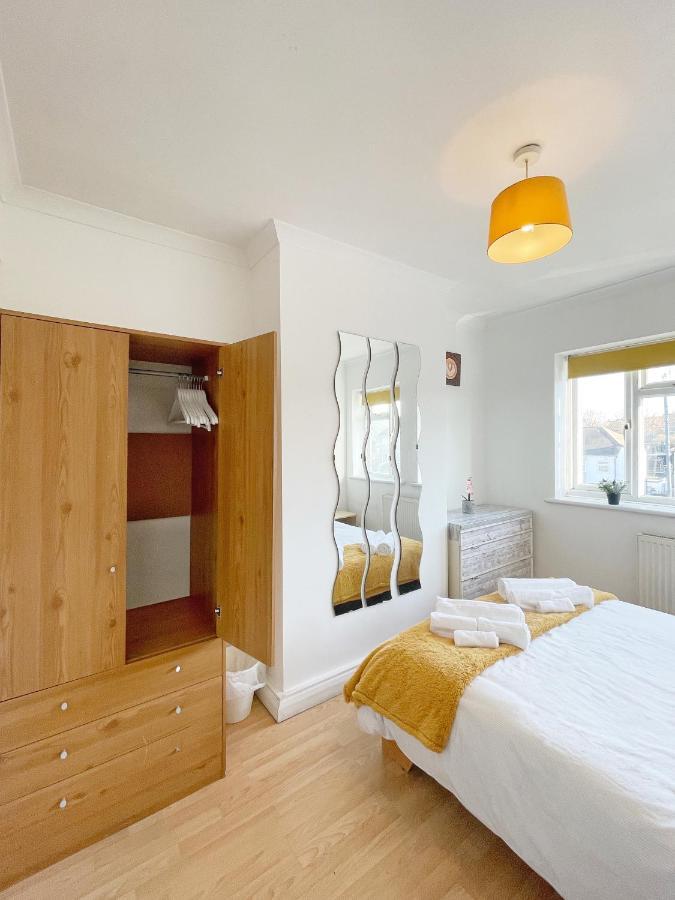 Appartamento 3 Bed Duplex Flat, Free Wifi & Netflix, Ideal For Contractors Gravesend Esterno foto
