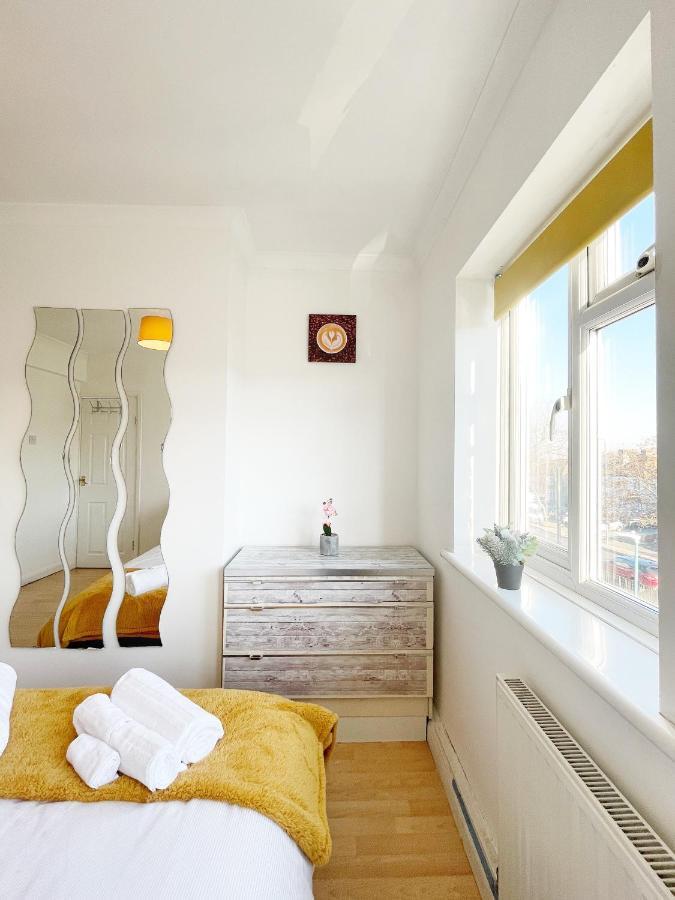 Appartamento 3 Bed Duplex Flat, Free Wifi & Netflix, Ideal For Contractors Gravesend Esterno foto