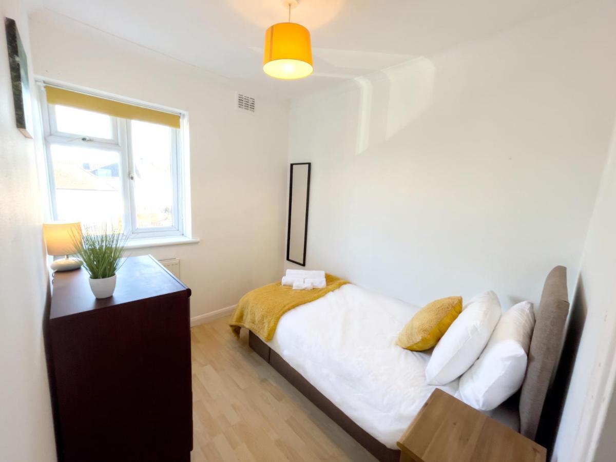 Appartamento 3 Bed Duplex Flat, Free Wifi & Netflix, Ideal For Contractors Gravesend Esterno foto